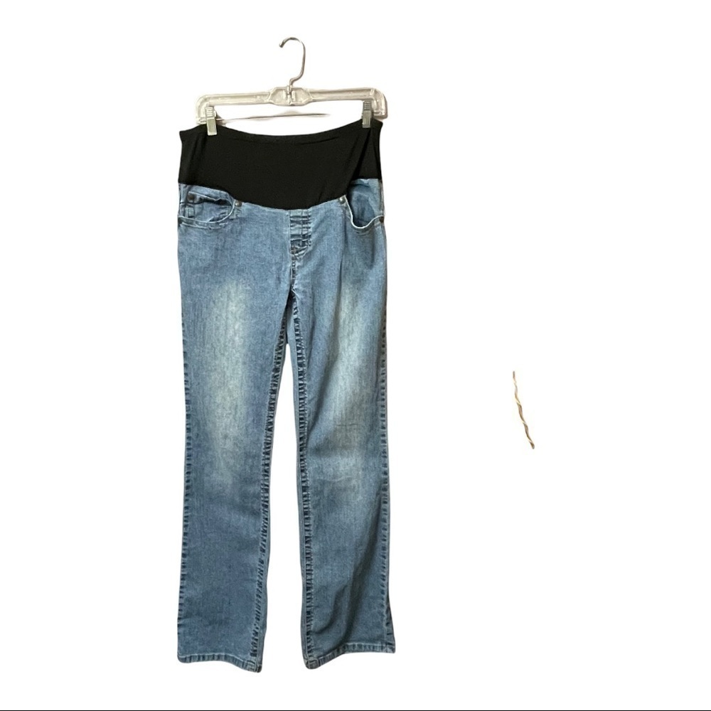𝅺Maternity Jean Boot Cut back pocket embroidered/button detail medium wash sz M